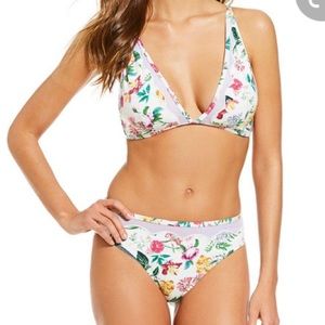 👙Gianni Bini Pretty Petals Bikini S top, M bottom